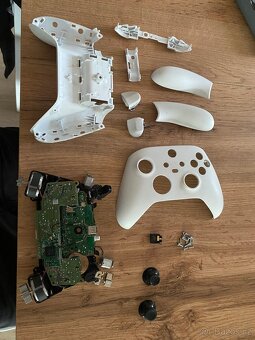 NEFUNKČNI xbox series x ovladač - 5