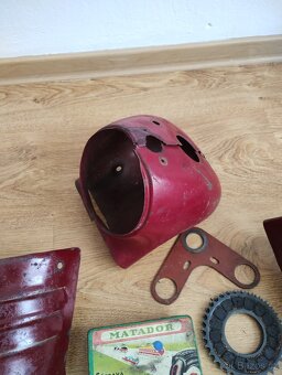 Prodám náhradní díly na motocykl JAWA 550 pařez a jawa 555 - 5