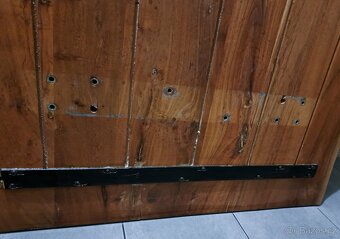 Nabízím k prodeji akáciový stůl - 5