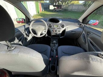 Toyota Yaris 1.0 - 5