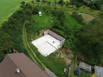Stavební pozemek včetně povolení 1251 m2 v obci Bohušice - 5