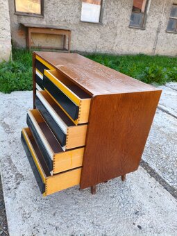 Jiroutek žlutočerná komoda 8 šuplíková - 5