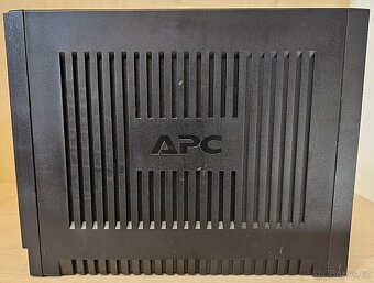 APC UPS 700VA - záložní zdroj - 5