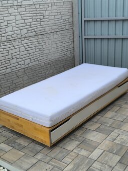 Prodám dřevěnou postel + Matrací ZDARMA - 5