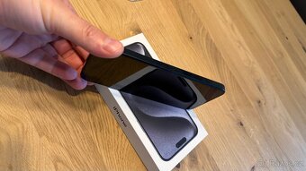 iPhone 15 Pro Max 256 GB – tmavě modrý - 5