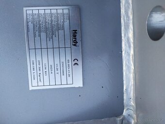 PAŘEZOVÉ NŮŽKY NA BAGR 13-20T - 5