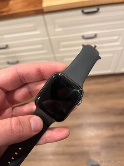 Apple Watch SE 44mm, Aluminium, Black Sport, super stav - 5