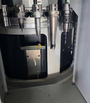 Obráběcí centra - vertikální C 400 U - 5