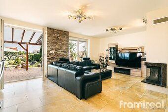 Prodej rodinného domu 5+kk se zahradou a terasou, Blučina – - 5