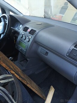 Prodám náhradní VW Touran 2004 - 5