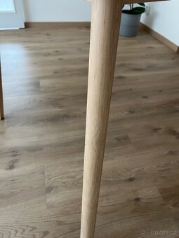 Přírodní dřevěný kulatý stůl - 5