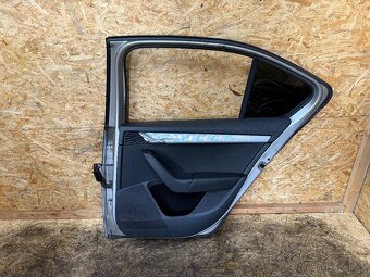 NASTROJENÉ PRAVÉ ZADNÍ DVEŘE ŠKODA OCTAVIA 3 SEDAN LF8H-4K4k - 5
