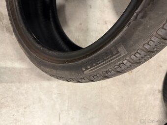 prodám zimní 215/45/18 Pirelli - 5