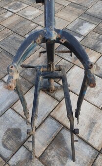 ČZ 250/475 Sport 19" kyvka - rám a vzpěra - 5