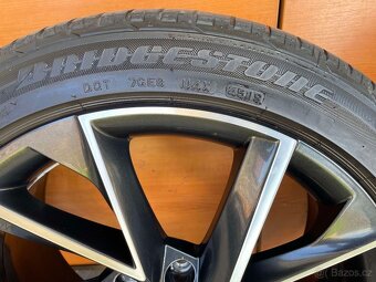 VEGA schwarz orig.skoda Superb3V 5x112 8j x19 ET 45 VW - 5