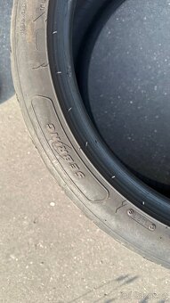 245/40 ZR18 - 5