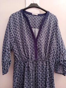 šaty modro-bílé s 3/4 rukávem - 5