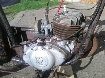 čz 98. Motor se točí. Nádrž nevyrezlá - 5