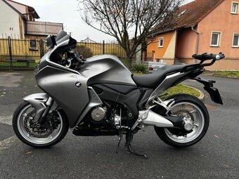 Honda VFR 1200F - 5