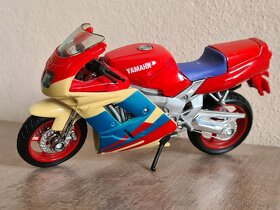 Model motorky Yamaha FZR 600R - Maisto 1/18 - 5