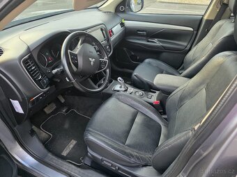 Mitsubishi Outlander PHEV - 5