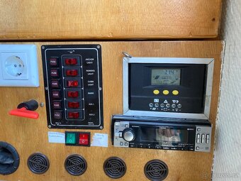 Obytná kabina na pickup. - 5