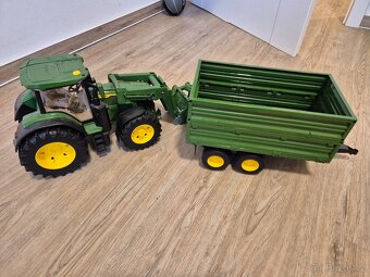 Bruder - velký traktor s vlečkou - 5