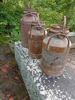 3 ks staré konve na mléko s mosaznými štítky - 5