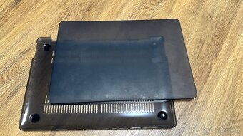 MacBook Pro 13” M2 (2022) – 8GB RAM, 256GB SSD + matný černý - 5