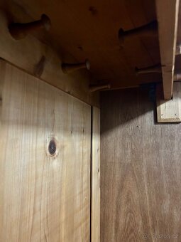 Dřevěná stará skříň - 5