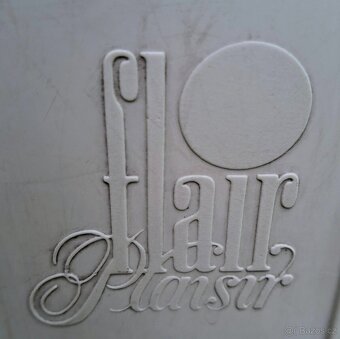 6 židlí, křesel, stůl plast - 5