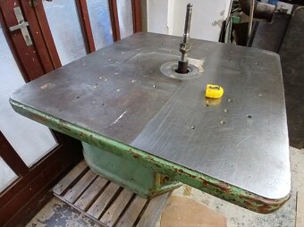 Prodám elektromotor 5.5kw,pravítko,pilu - 5