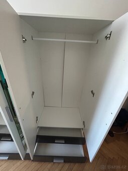 Prostorná skříň se zrcadly – Praha, osobní odběr - 5