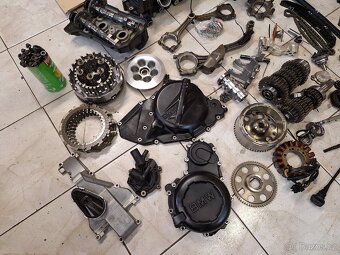 Díly motoru Suzuki Burgman 650 k5 - 5