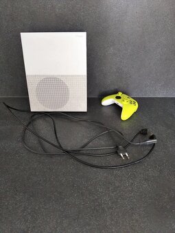 Xbox One S - 5