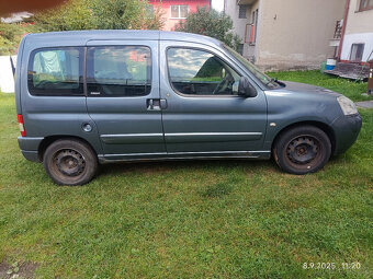 Prodám Citroën Berlingo 1,6 benzín, r.v. 2007. - 5