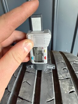 Prodám 225/40/18 letni pneu - 5