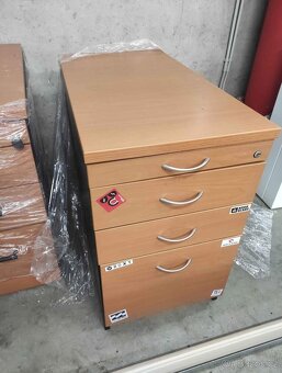 Kancelářský stůl včetně boxu - 5