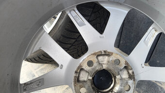 18 originál SEAT VW ŠKODA 5x112 zánovní zimní 225/40 R18 - 5