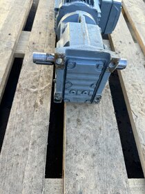 ELEKTROMOTOR S PREVODOVKOU 48 ot/min - 5