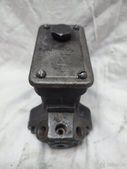 WARTBURG 311 PRVNÍ TYP A IFA F9 HLAVNÍ BRZDOVÝ VÁLEC - 5