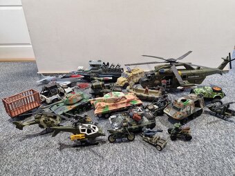 Vojenska vozidla, auta, vrtulnik 20 ks - 5
