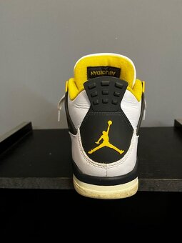 BOTY JORDAN 4 - 5