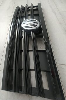 VW Touareg III Touareg 3 RLine maska chladic cierna 760 - 5