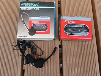 Stereo kazetový přehrávač ve stylu walkman+ sluchátka. - 5