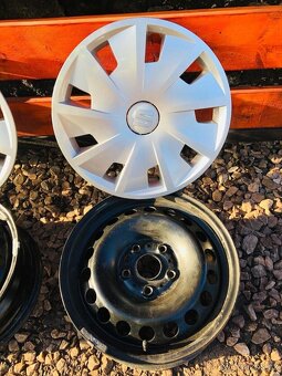 5x112 R15’ plechové disky a originál poklice SEAT - 5