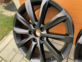 Helsinki  schwarz VW PASSAT B8 5x112 - 5