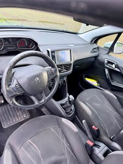 Peugeot 208 - 5