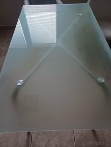Jídelní stůl z mléčného skla - 5