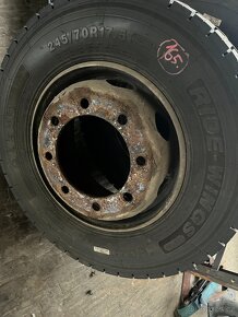 Nákladní pneumatiky záběrové 245 70 R17.5 - 5